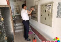 在職黨員進社區 義務清理小廣告