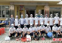 創建文明城市 暑期實踐紅領巾、團員志愿者進社區環境衛生打掃