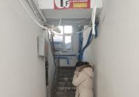 居民樓暖氣漏水  社區協調解決