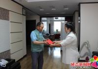 延續光榮 傳遞溫暖——“光榮在黨50年”紀念章送上門