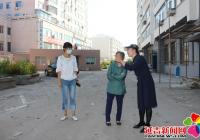 修剪社區(qū)樹(shù)木，解決居民煩惱