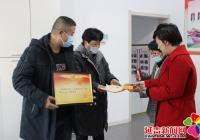 長新社區為“四有”優秀士兵家屬送喜報