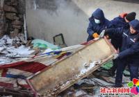 文明社區(qū)聯合延吉市集中供熱公司開展清理建筑垃圾志愿服務活動