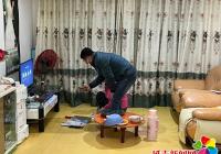耄耋老人送錦旗 感謝社區貼心人